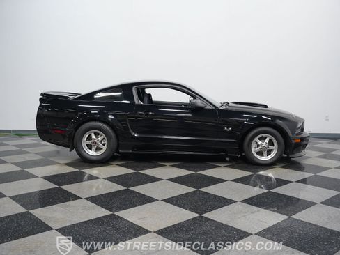 Used 2006 Ford Mustang GT RWD image 14