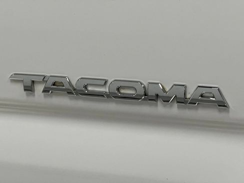 Used 2014 Toyota Tacoma 4x4 Double Cab w/ TRD Off-Road Package image 23