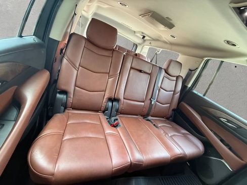 Used 2018 Cadillac Escalade ESV Premium Luxury RWD image 22
