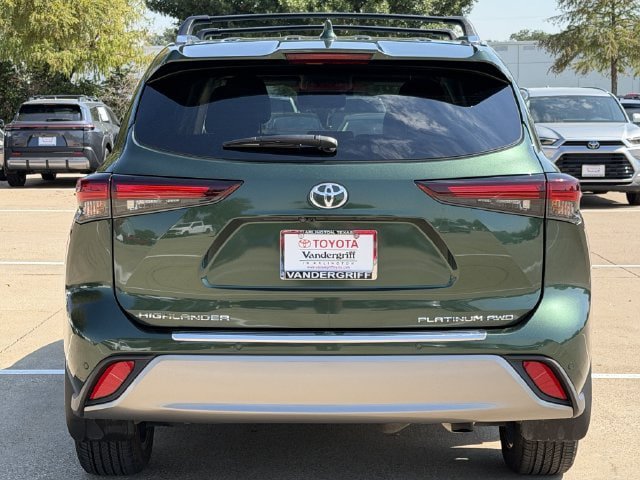 Used 2025 Toyota Highlander Platinum AWD/4WD image 5