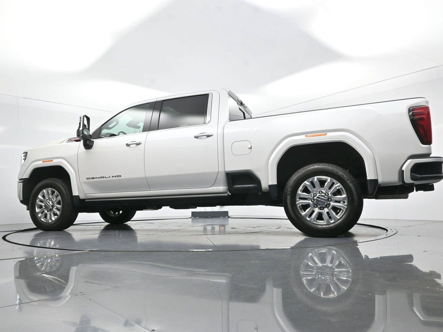 Used 2025 GMC Sierra 2500 Denali w/ Denali Reserve Package AWD/4WD image 45