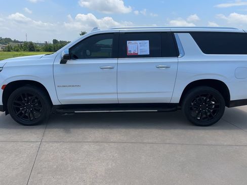 Used 2023 Chevrolet Suburban Premier AWD/4WD image 6