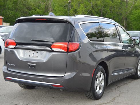 Used 2017 Chrysler Pacifica Touring-L Plus image 6