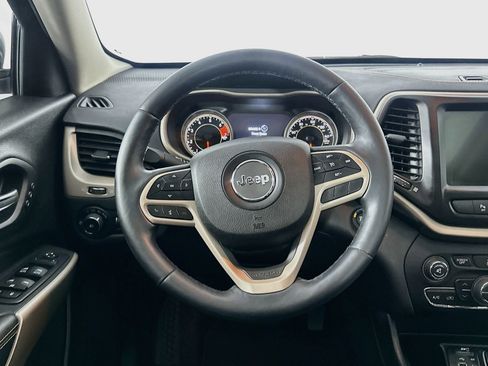 Used 2018 Jeep Cherokee Limited w/ Luxury Group FWD image 18