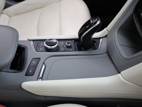 Used 2022 Cadillac XT6 Premium Luxury image 38