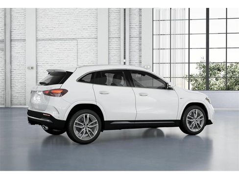 Used 2025 Mercedes-Benz GLA 35 AMG 4MATIC image 19