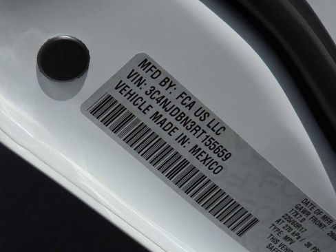 Used 2024 Jeep Compass Latitude image 24