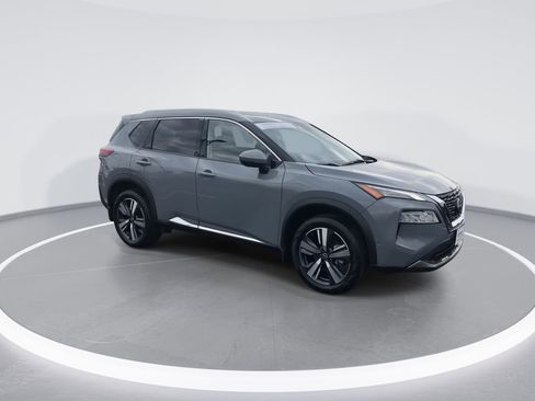 Used 2023 Nissan Rogue SL w/ SL Premium Package image 2