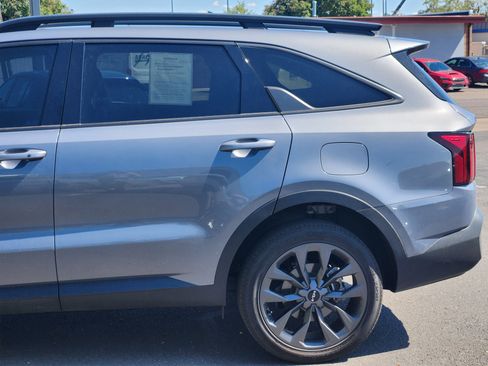 Used 2023 Kia Sorento X-Line EX image 3
