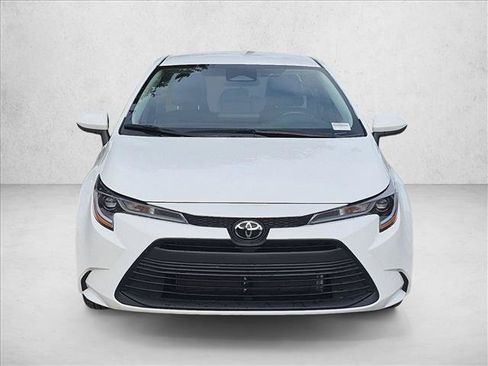 Used 2025 Toyota Corolla LE FWD image 2