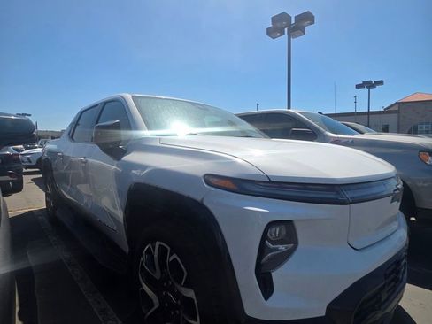 Certified 2025 Chevrolet Silverado EV RST image 2