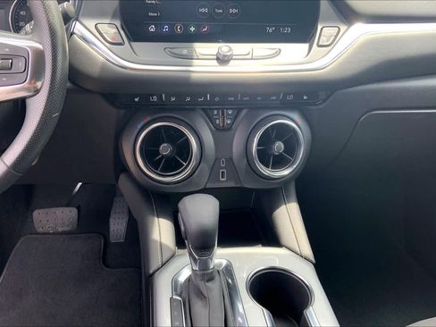 Used 2025 Chevrolet Blazer LT FWD image 31