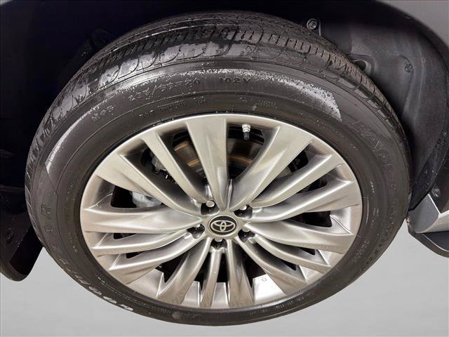 Used 2024 Toyota Highlander Platinum FWD image 18