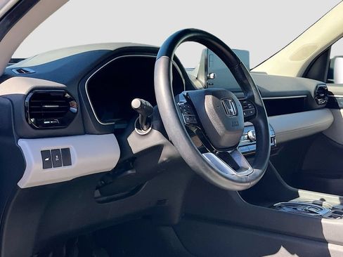 Used 2025 Honda Pilot EX-L image 9