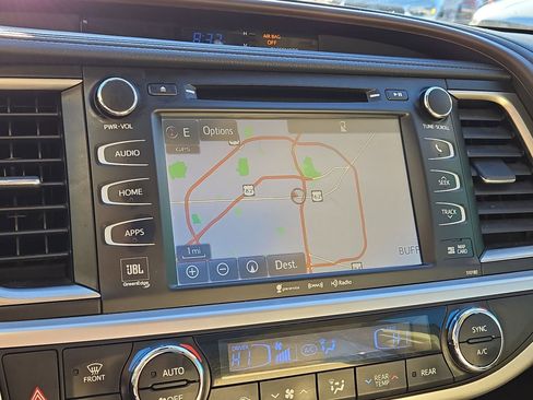 Used 2018 Toyota Highlander Limited Platinum w/ Carpet Mat Package (TMS) image 19