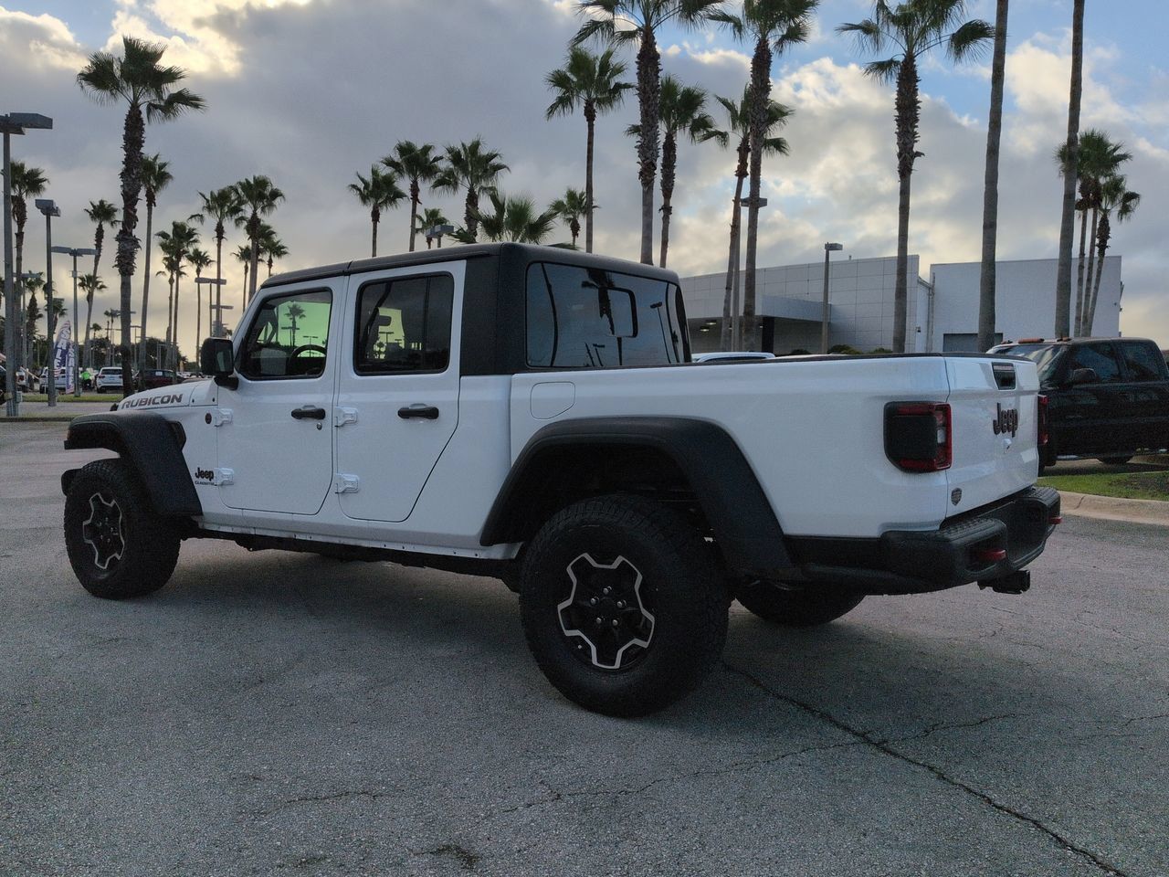 Used 2022 Jeep Gladiator Rubicon w/ LED Lighting Group AWD/4WD image 6