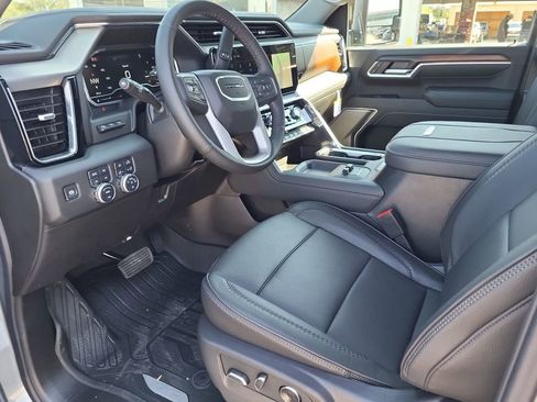 New 2025 GMC Sierra 2500 Denali w/ Denali Reserve Package image 13