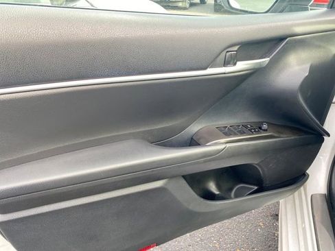 Used 2023 Toyota Camry SE image 19