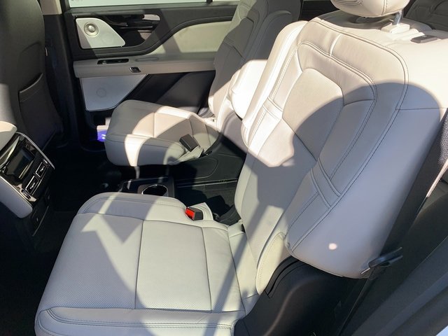 New 2026 Lincoln Aviator Reserve AWD/4WD image 17