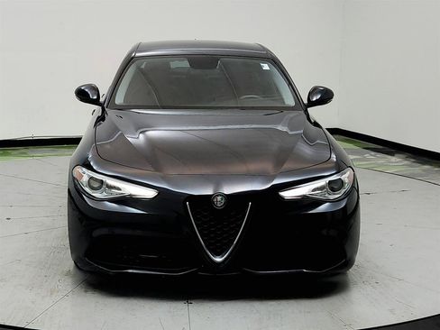 Used 2017 Alfa Romeo Giulia w/ Sport Appearance Package RWD image 2