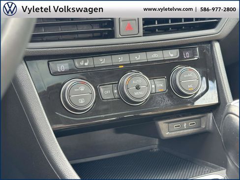 Used 2020 Volkswagen Jetta SE w/ SE Cold Weather Package image 26
