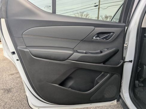 Used 2021 Chevrolet Traverse LS AWD/4WD image 14