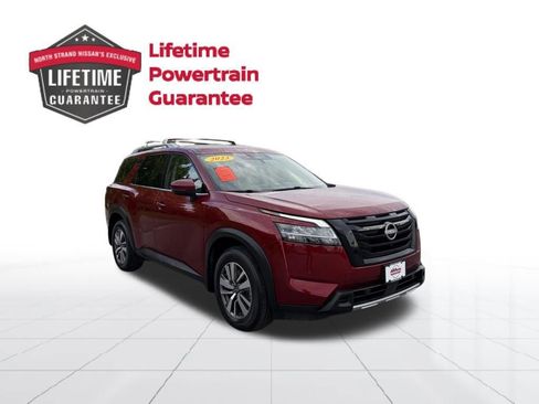 Used 2023 Nissan Pathfinder SL w/ Black Appearance Package FWD image 7
