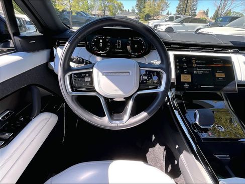 Used 2025 Land Rover Range Rover Sport S image 7
