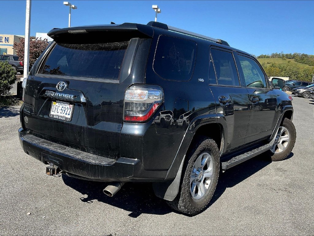 Used 2019 Toyota 4Runner SR5 AWD/4WD image 4