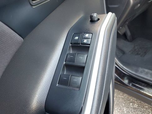 Used 2021 Toyota Highlander L FWD image 16