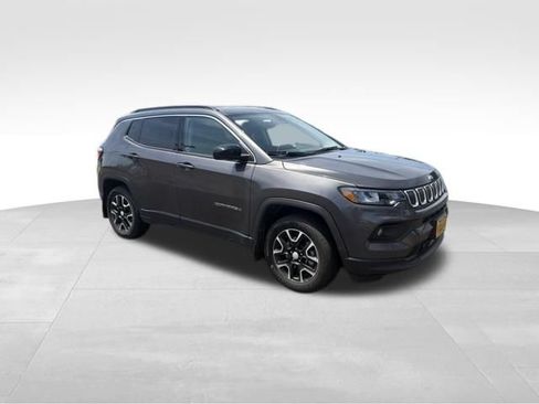 Used 2022 Jeep Compass Latitude w/ Convenience Group AWD/4WD image 13