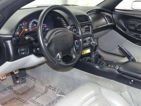Used 1999 Chevrolet Corvette Coupe w/ Memory Pkg RWD image 19