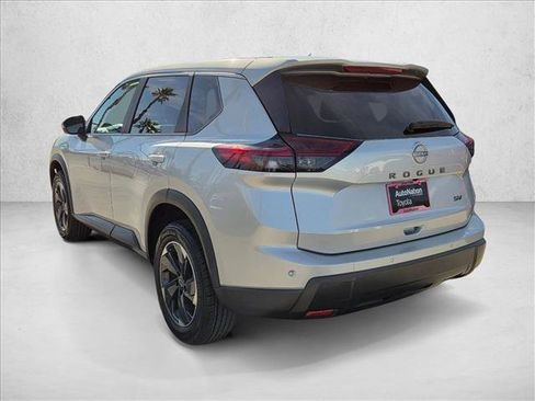 Used 2024 Nissan Rogue SV image 7