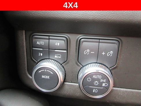 Certified 2023 GMC Yukon XL SLT AWD/4WD image 30