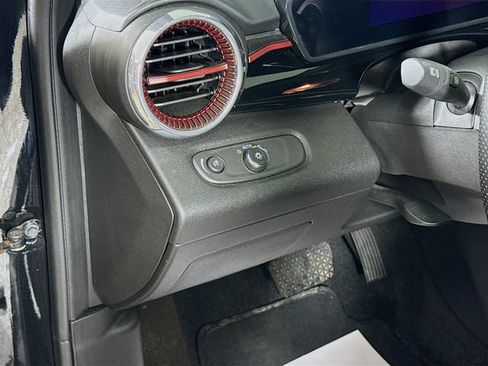 Used 2024 Chevrolet Trax RS FWD image 12
