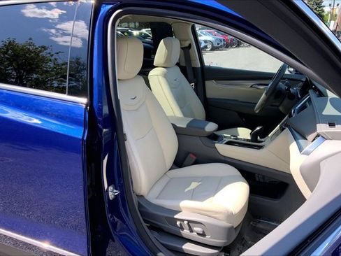 Used 2025 Cadillac XT5 Premium Luxury w/ LPO, Floor Liner Package AWD/4WD image 6