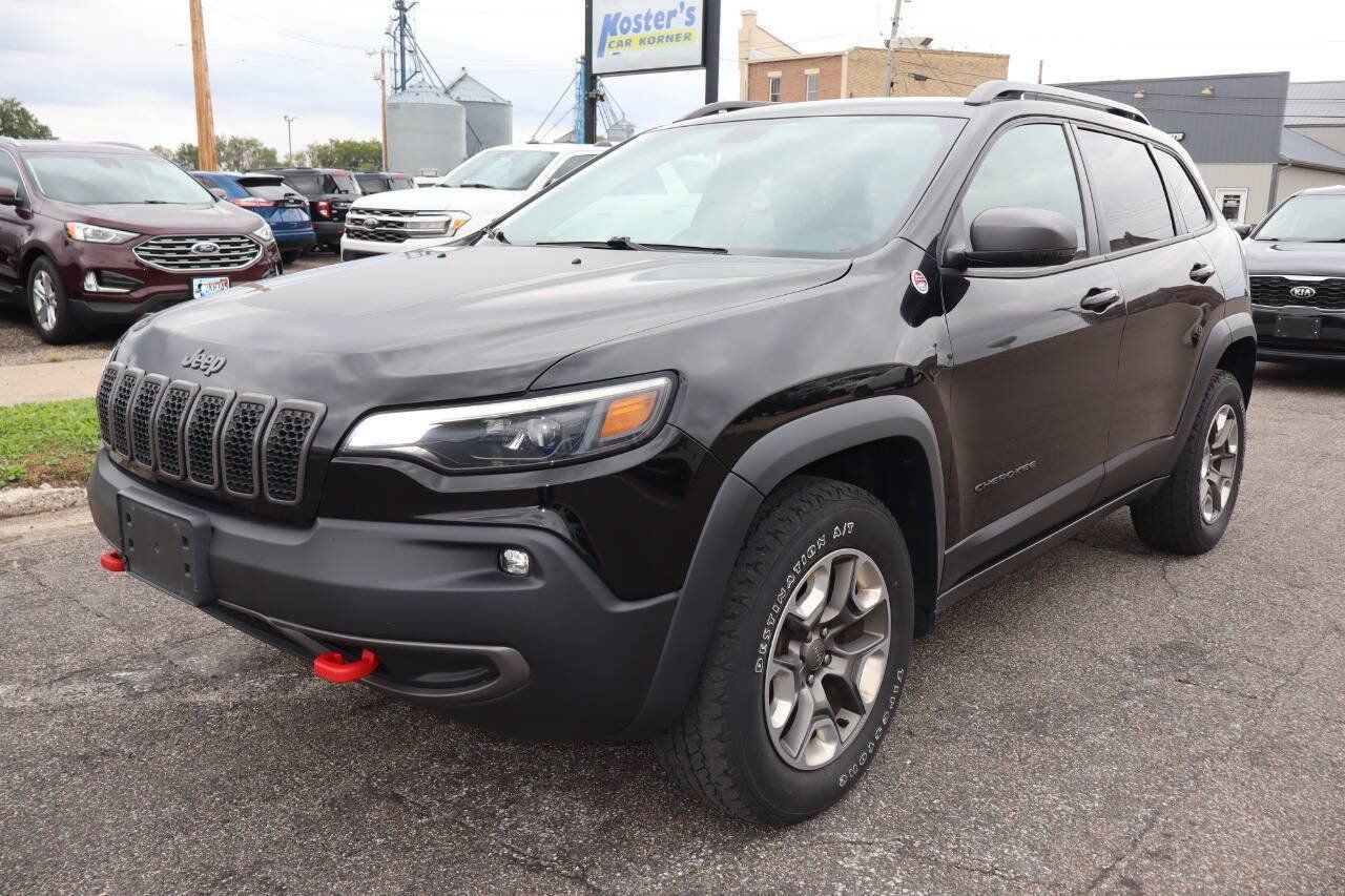 Used 2019 Jeep Cherokee Trailhawk w/ Cold Weather Group AWD/4WD image 1