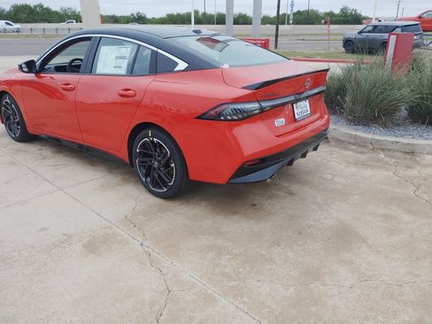 New 2026 Nissan Sentra SR w/ Floor Mat Package FWD image 5