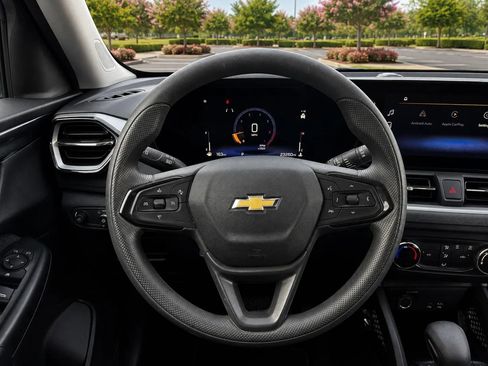 Used 2025 Chevrolet TrailBlazer LS w/ LS Convenience Package FWD image 16
