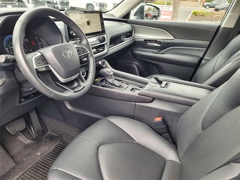 Certified 2024 Toyota Grand Highlander XLE image 12
