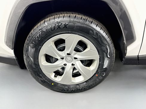Used 2021 Toyota RAV4 LE FWD image 37