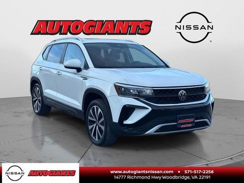 Used 2022 Volkswagen Taos SE image 1