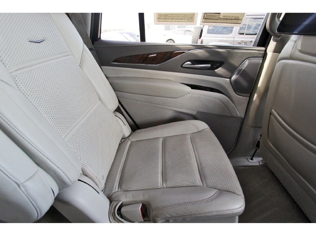 Used 2021 Cadillac Escalade Premium Luxury Platinum w/ Heavy-Duty Trailer Package AWD/4WD image 11