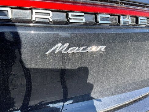 Used 2023 Porsche Macan Turbo image 24