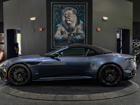 Used 2021 Aston Martin DBS Superleggera Volante image 9
