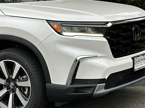 New 2025 Honda Pilot Touring image 4