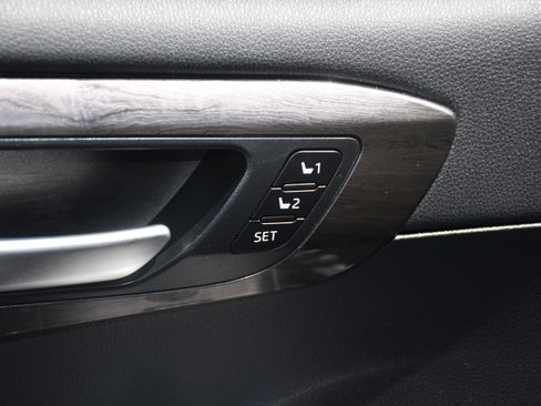 Used 2024 Toyota Highlander Platinum FWD image 12