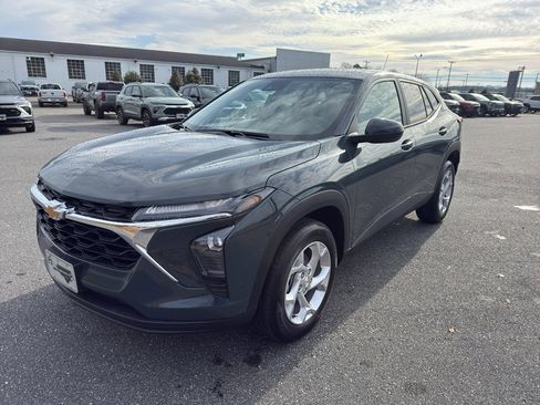 New 2026 Chevrolet Trax LS w/ LS Convenience Package image 2
