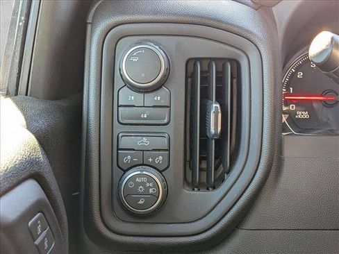 Used 2022 Chevrolet Silverado 2500 Custom w/ Custom Value Package image 14