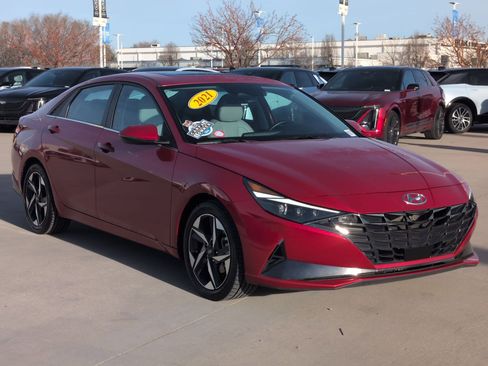 Used 2021 Hyundai Elantra Limited w/ Cargo Package image 7